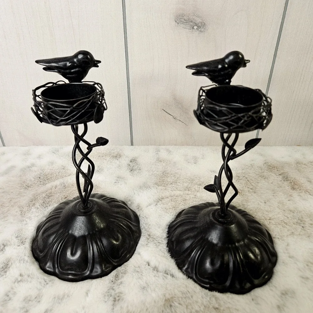 The Unbranded Brand pair bird